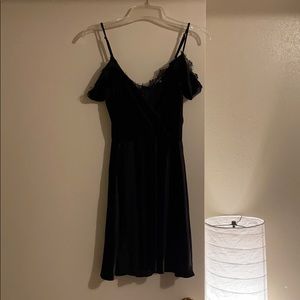 Lulu’s black velvet dress with lace
